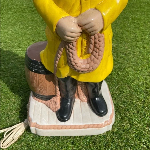 Vintage 80s Nautical Ceramic Fisherman Sailor Table Lamp - Picture 4 of 9